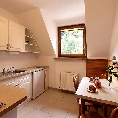 Bed & Breakfast Rezydencja Lesny Dwor