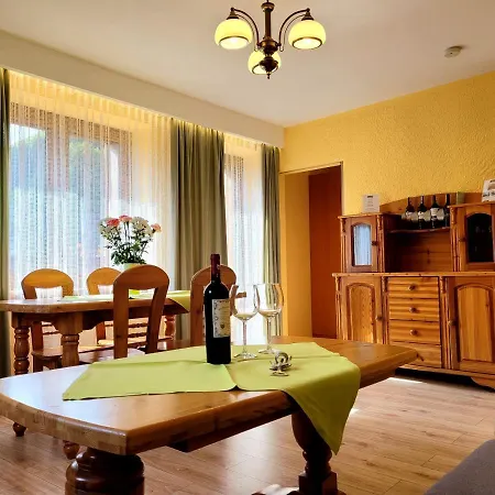 Bed & Breakfast Rezydencja Lesny Dwor
