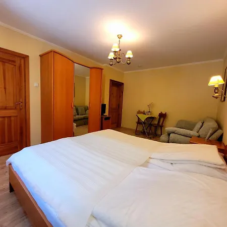 Bed & Breakfast Rezydencja Lesny Dwor