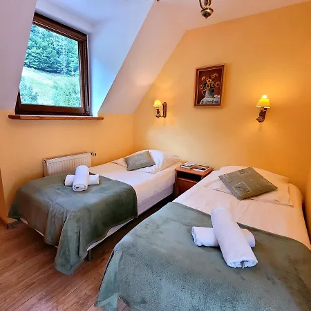 Bed & Breakfast Rezydencja Lesny Dwor 4*