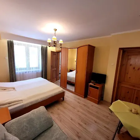 Bed & Breakfast Rezydencja Lesny Dwor